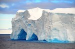 В Антарктике от ледника откололся айсберг размером с Сингапур